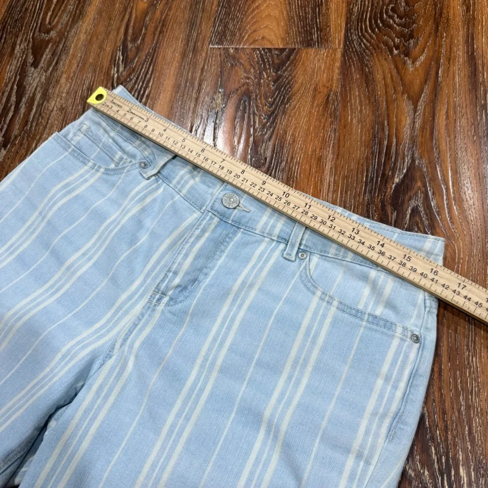 Vintage America 6/28 Boho Bermuda Shorts Womens Light Blue White Striped Denim